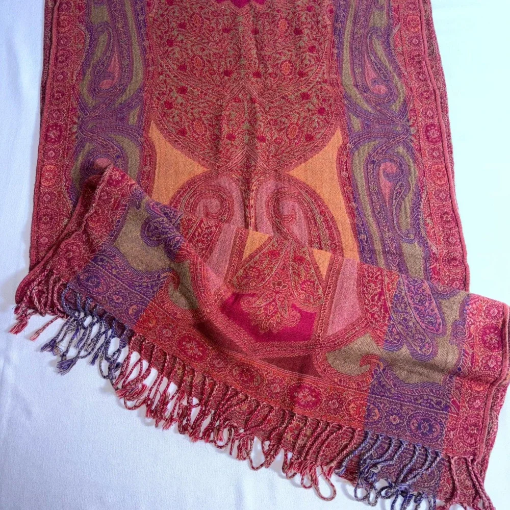 N/A intricate paisley